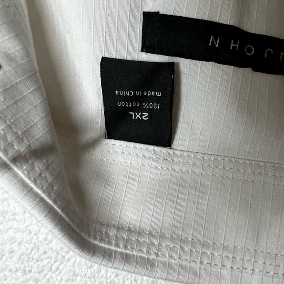 NWOT Men’s short sleeve whit shirt size 2X. Great textured fabric and detail - Picture 2 of 3